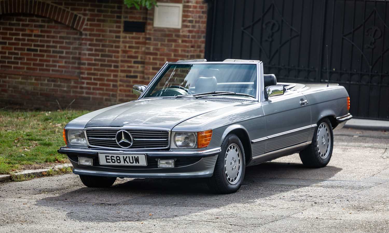 Lot 135 - 1987 Mercedes-Benz 420 SL