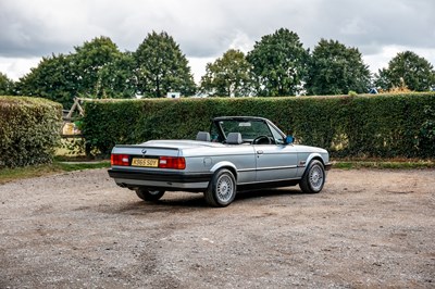 Lot 106 - 1993 BMW 318i (E30) Lux Convertible
