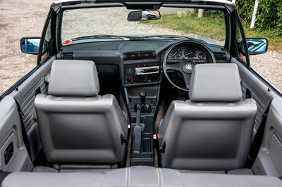 Lot 106 - 1993 BMW 318i (E30) Lux Convertible