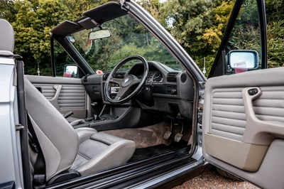 Lot 106 - 1993 BMW 318i (E30) Lux Convertible