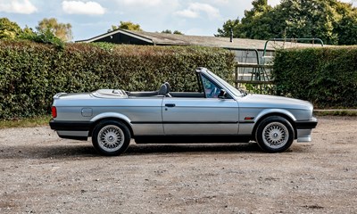 Lot 106 - 1993 BMW 318i (E30) Lux Convertible