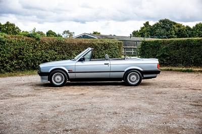Lot 106 - 1993 BMW 318i (E30) Lux Convertible