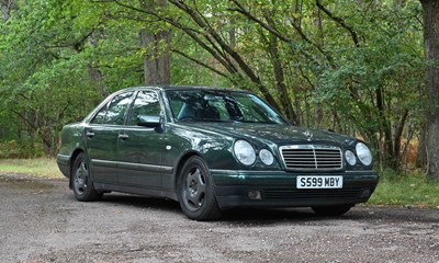 Lot 1998 Mercedes-Benz E320 (W210)