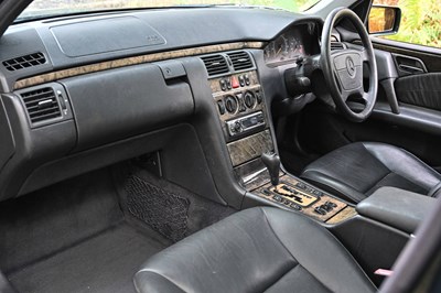 Lot 104 - 1998 Mercedes-Benz E320 (W210)