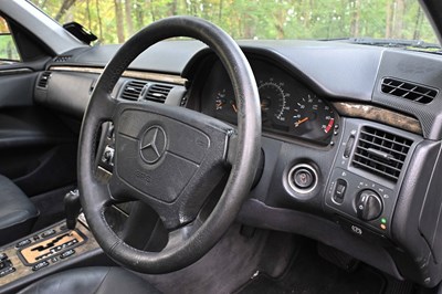 Lot 104 - 1998 Mercedes-Benz E320 (W210)