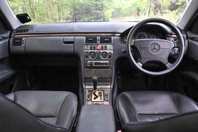 Lot 104 - 1998 Mercedes-Benz E320 (W210)