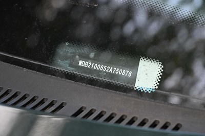 Lot 104 - 1998 Mercedes-Benz E320 (W210)