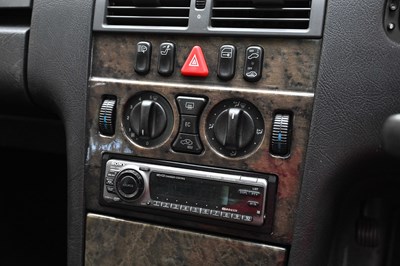 Lot 104 - 1998 Mercedes-Benz E320 (W210)