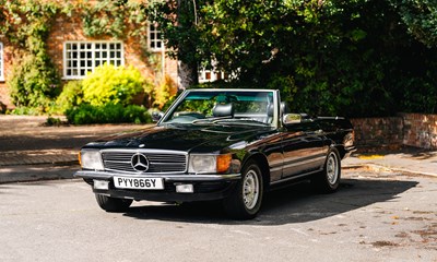 Lot 1983 Mercedes-Benz 380SL / 500SL