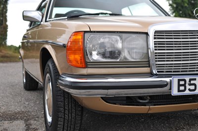 Lot 197 - 1985 Mercedes-Benz 230 CE