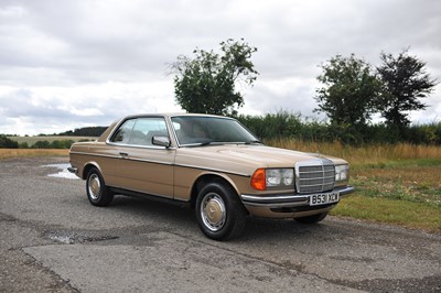 Lot 197 - 1985 Mercedes-Benz 230 CE