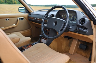 Lot 197 - 1985 Mercedes-Benz 230 CE
