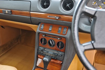 Lot 197 - 1985 Mercedes-Benz 230 CE