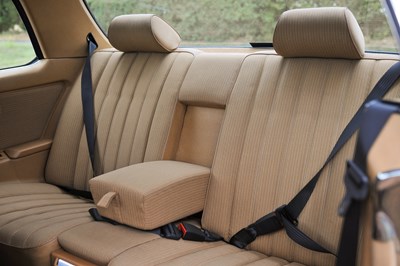 Lot 197 - 1985 Mercedes-Benz 230 CE