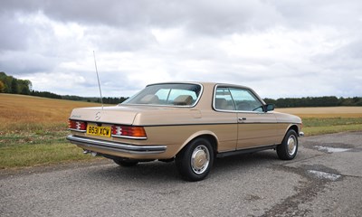 Lot 197 - 1985 Mercedes-Benz 230 CE