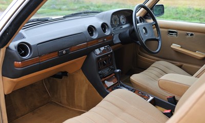 Lot 197 - 1985 Mercedes-Benz 230 CE