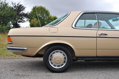 Lot 197 - 1985 Mercedes-Benz 230 CE