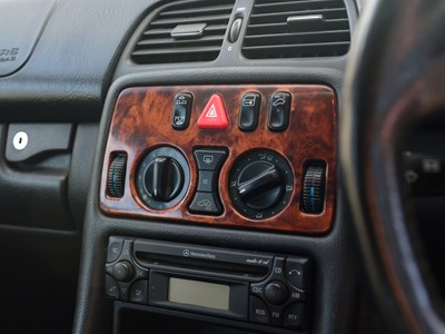 Lot 275 - 1999 Mercedes Benz 320 CLK Elegance Convertible