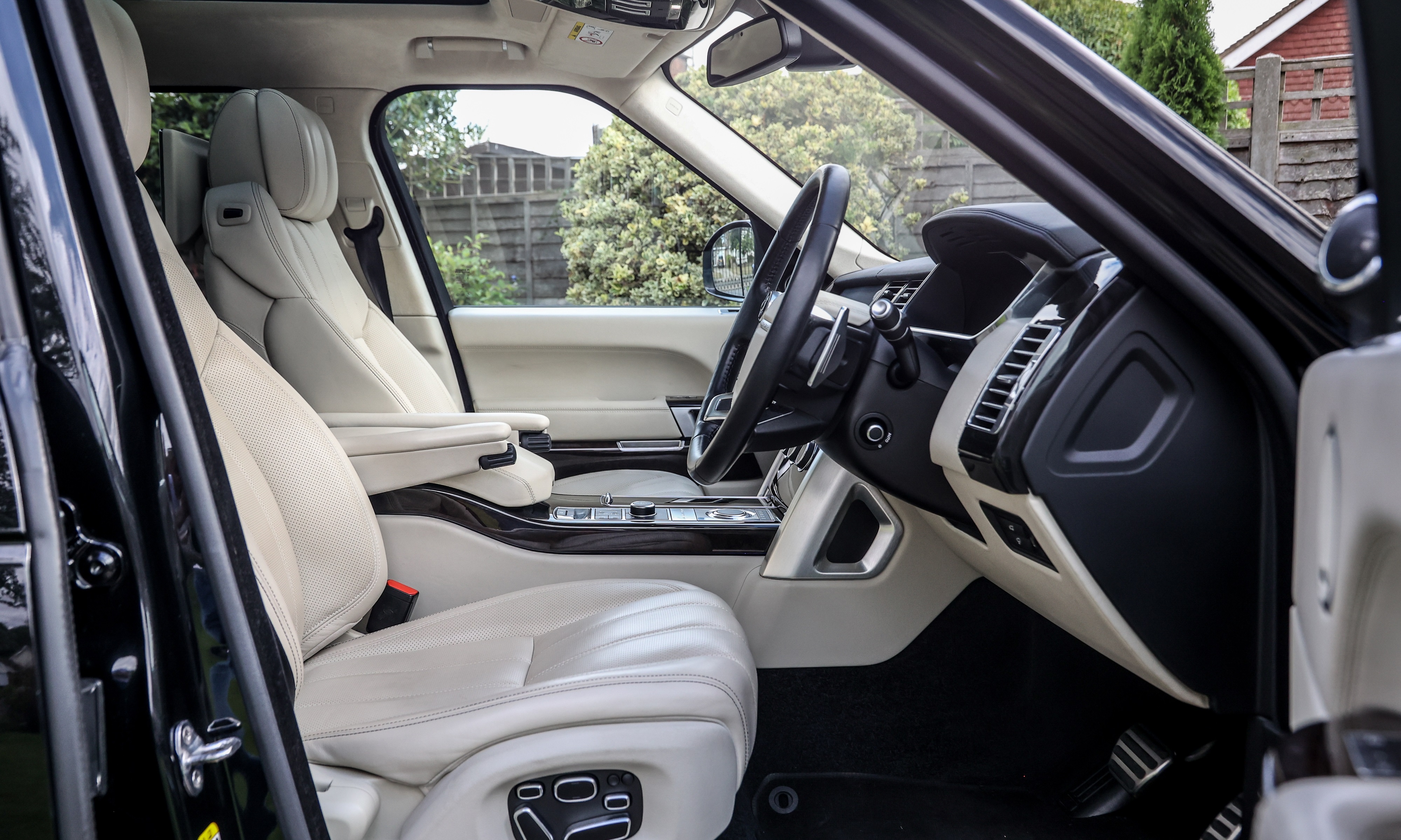 Lot 241 - 2014 Range Rover Autobiography Limousine