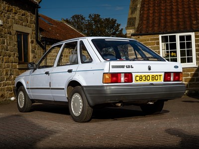 Lot 1986 Ford Escort L