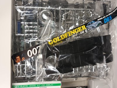 Lot James Bond Aston Martin Kits