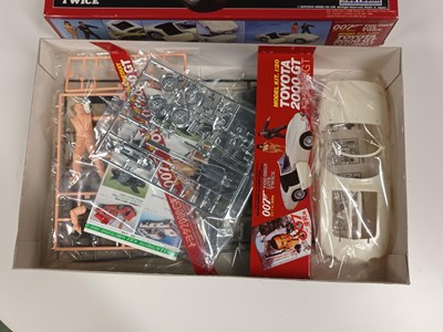 Lot James Bond Aston Martin Kits