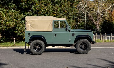 Lot 104 - 1999 Land Rover Defender 90 Td5
