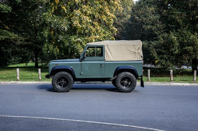 Lot 104 - 1999 Land Rover Defender 90 Td5
