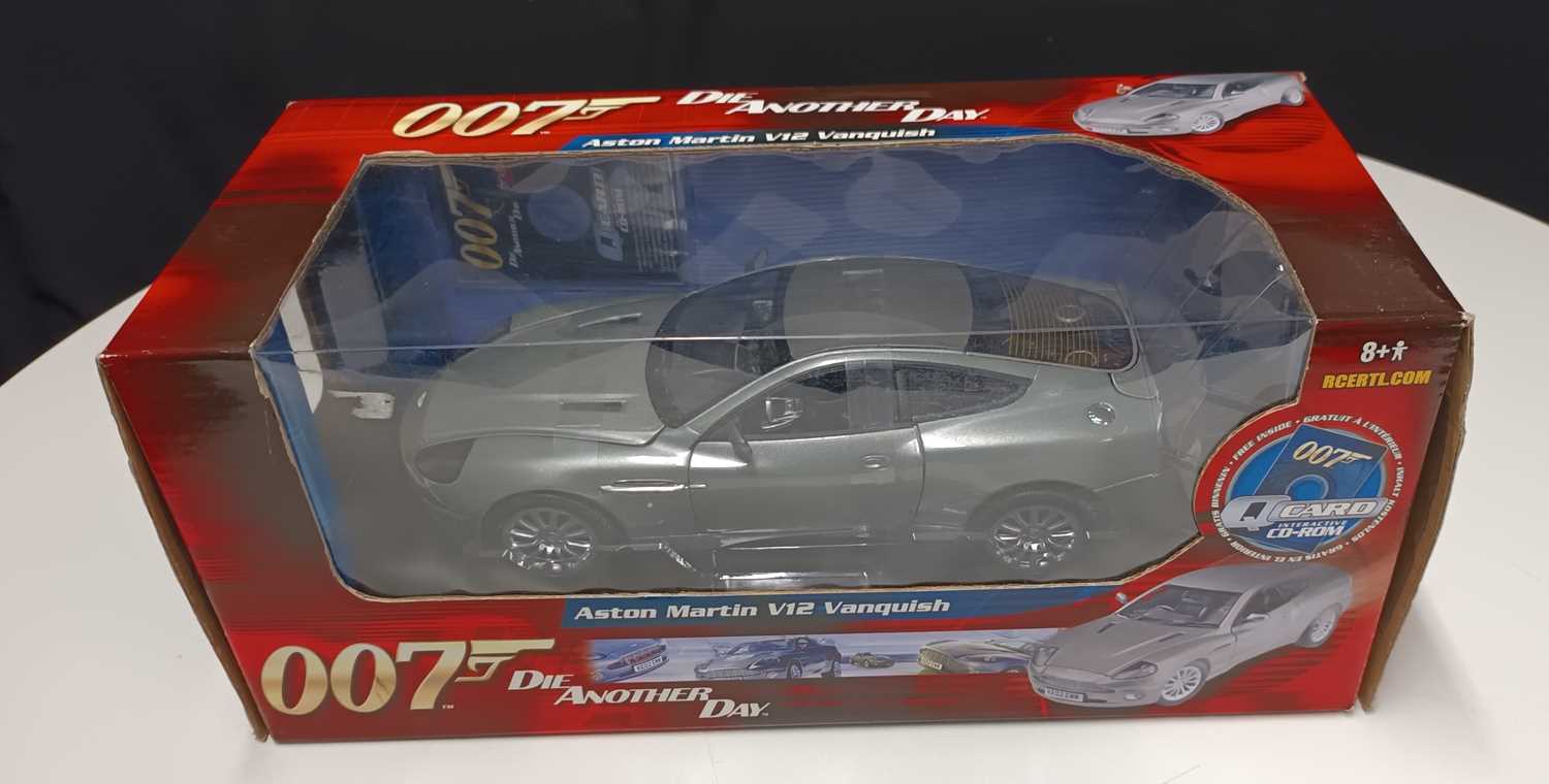 Lot James Bond Aston Martin Scale Model