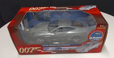 Lot 35 - James Bond Aston Martin Scale Model