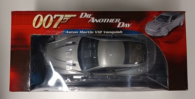 Lot James Bond Aston Martin Scale Model