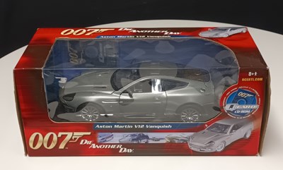 Lot James Bond Aston Martin Scale Model