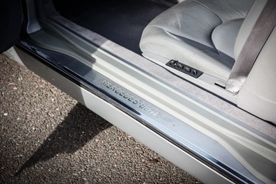 Lot 1996 Mercedes-Benz SL500
