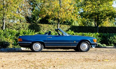 Lot 1987 Mercedes-Benz 300 SL