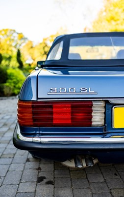 Lot 1987 Mercedes-Benz 300 SL
