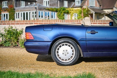 Lot 1996 Mercedes-Benz SL280