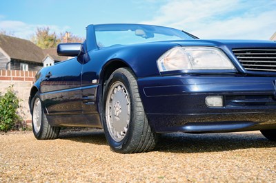 Lot 1996 Mercedes-Benz SL280