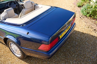 Lot 1996 Mercedes-Benz SL280