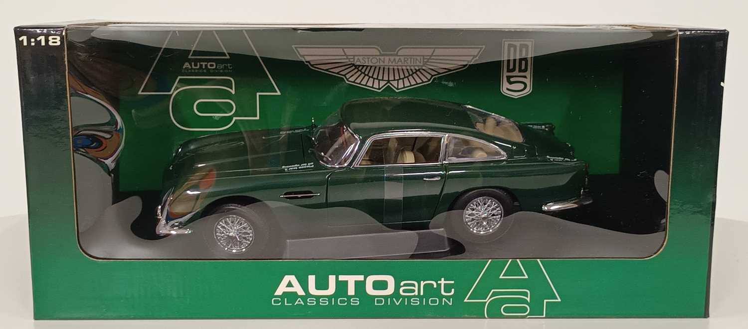 Lot Aston Martin DR5 Model