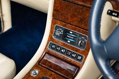 Lot 2001 Rolls-Royce Corniche V