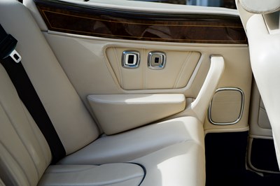 Lot 2001 Rolls-Royce Corniche V