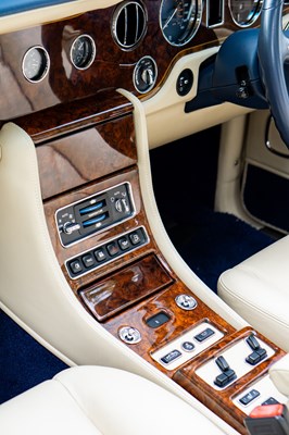 Lot 2001 Rolls-Royce Corniche V