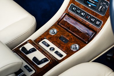 Lot 2001 Rolls-Royce Corniche V