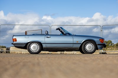 Lot 1987 Mercedes-Benz 300 SL