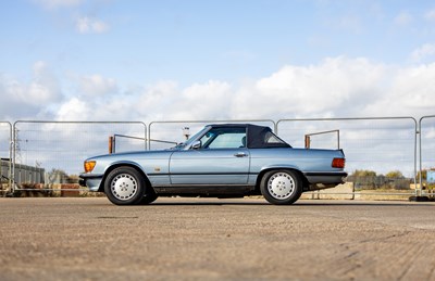Lot 1987 Mercedes-Benz 300 SL
