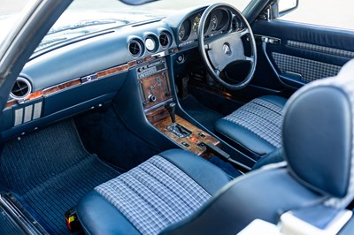 Lot 1987 Mercedes-Benz 300 SL