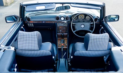 Lot 1987 Mercedes-Benz 300 SL