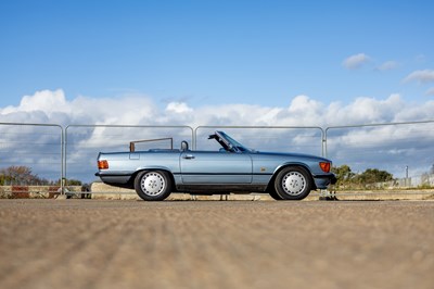 Lot 1987 Mercedes-Benz 300 SL