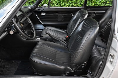 Lot 1973 Peugeot 504 Coupé