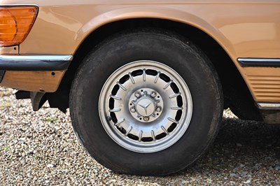 Lot 1972 Mercedes-Benz 350 SLC